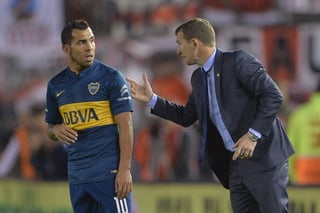 En el duelo de Boca Juniors y Argentinos, Tevez fue a disputar una pelota de forma vehemente ante Ham, quien sufrió una fractura expuesta en su tobillo derecho. (Archivo)