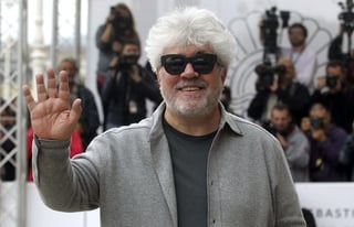 El realizador Pedro Almodóvar a su llegada al Festival Internacional de Cine de San Sebastián, que este 2015 celebra su 63 edición. (EFE)