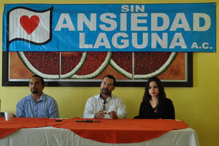 Apoyo. Integrantes de la asociación Sin ansiedad Laguna, presentaron los servicios que brindan. (GUADALUPE MIRANDA)