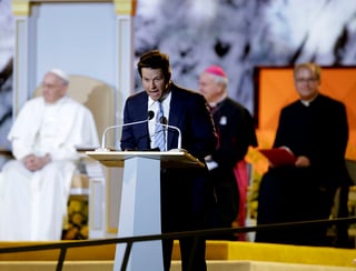 Se disculpa. El actor Mark Wahlberg fue el presentador del festival en Filadelfia al que asistió el Santo Padre.