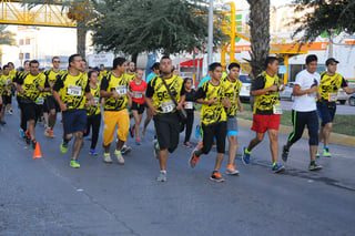 Decenas de corredores tomaron parte en la competencia organizada por el Tec Laguna. (Fotografía Jesús Galindo)