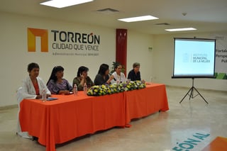 Foro. Ayer participaron funcionarias municipales, regidoras y la síndica del Cabildo de Torreón. (GUADALUPE MIRANDA)