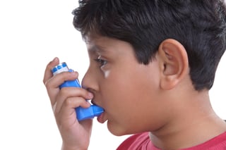 Las tasas de asma han aumentado desde la década de los 50 y, ahora, esta enfermedad de los bronquios afecta hasta al 20 % de los niños que viven en países occidentales, según los datos de la investigación. (ARCHIVO)