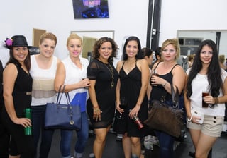 Gaby, Mariana, Ana, Adriana, Ivonne, Claudia y Claudia.