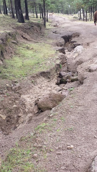 Condiciones. Así se encuentran los caminos en la zona serrana, en mal estado a causa de las lluvias.