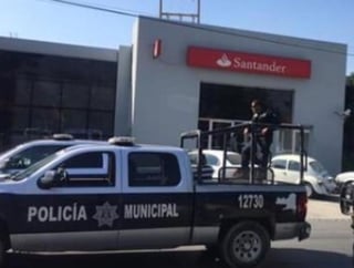 Los hechos se registraron minutos antes de las 16:00 horas en la sucursal de banco Santander, ubicado en el bulevar Venustiano Carranza y calle Chiapas en la colonia República Poniente. (Especial)