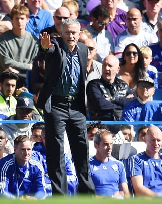 Mourinho vive una crisis con el Chelsea en la Liga Premier. (EFE)