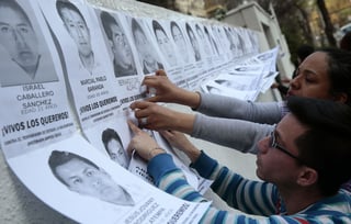 La PGR ofreció recompensas por 5 personas involucradas en la desaparición de 43 normalistas de Ayotzinapa. 

