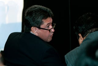 El jefe delegacional en Cuauhtémoc, Ricardo Monreal Ávila, aseguró que no se doblegará ni frenará la estrategia de restablecimiento de la legalidad.