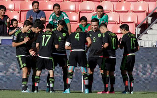 México, el vigente campeón olímpico en futbol, tendrá la oportunidad de revalidar su cetro, tras imponerse el sábado 2-0 a Canadá. (AP)