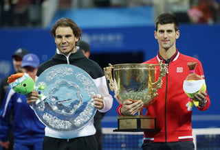 Djokovic venció con autoridad a Nadal y logró su sexto Abierto de China. (EFE)
