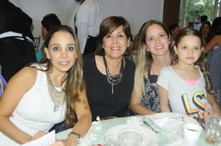 Paulina, Valeria, Esperanza y Ana Cris.