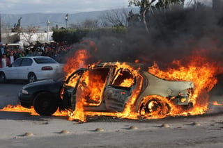 De darse el retiro de vehículos por parte de los ayuntamientos, están dispuestos a tomar acciones radicales, incluso como la quema de éstos. (ARCHIVO)
