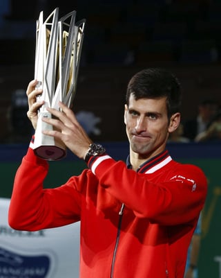 Djokovic gana por tercera vez en Shanghái y presumió su 'mandarín'. (EFE)