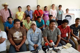 Los familiares de los normalistas desaparecidos en Iguala, Guerrero, en conferencia pidieron a la población a no ver el documental “La noche de Iguala” ya que está basado en la investigación de la PGR. (EL UNIVERSAL)