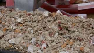 El Servicio de Administración Tributaria (SAT) inició la destrucción de más de 46 millones de cigarros ilegales decomisados en distintas aduanas del país. (ARCHIVO)