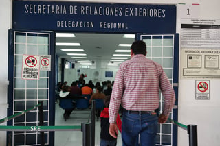 Alza. Este año se espera cerrar con un estimado de 90 mil pasaportes en las diversas oficinas de la Delegación de Coahuila de la Secretaría de Relaciones Exteriores. (ARCHIVO)