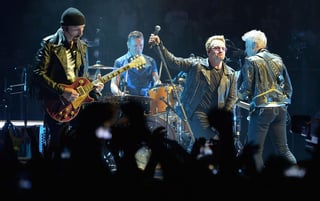'Oramos por que todos nuestros fans en París estén a salvo', dijeron los miembros de U2. (ARCHIVO)