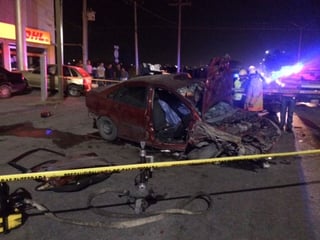 El accidente  se registró alrededor de las 20:00 horas en la confluencia de avenida Juárez y calle 65 de la Pequeña Zona Industrial de Torreón. (EL SIGLO DE TORREÓN)