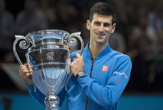 Djokovic no ha perdido en el torneo que cierra la temporada en la Arena O2 desde 2011 y ha ganado tres títulos seguidos desde entonces. (EFE)
