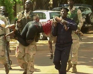 Fuerzas de seguridad de Malí buscan a atacantes de hotel en Bamako, luego que rehenes fueron liberados; reportan al menos 17 muertos. (EFE)