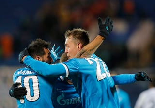 Zenit de San Petersburgo, el único equipo con puntaje ideal en la Liga de Campeones, mantuvo su foja perfecta el martes al doblegar 2-0 al Valencia. (EFE)