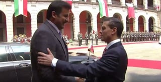 Peña Nieto invitó a Tamim bim Hamad Al-Thani a realizar un recorrido por los murales de Palacio Nacional para después realizar una reunión privada. (TWITTER)