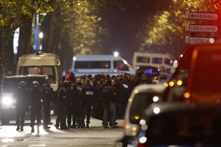 En la operación de rescate intervinieron miembros del grupo de elite de la policía nacional francesa, RAID por sus siglas en francés. (EFE)