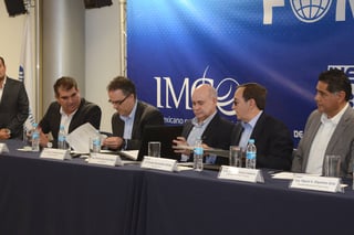 Firma. Ayer se ratificó el convenio de colaboración entre FOMEC, Inegi y Tecnológico de Monterrey, así como el acuerdo con Imco. (Jorge Téllez)