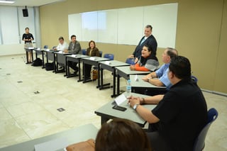 Inician proyecto. Ayer miércoles se reunieron miembros del Consejo Consultivo de IIS en el ITESM Campus Laguna. (Jorge Téllez)