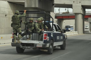 Riña. Dos de las participantes en la pelea, fueron detenidas por
elementos de la Policía Militar. (ARCHIVO)
