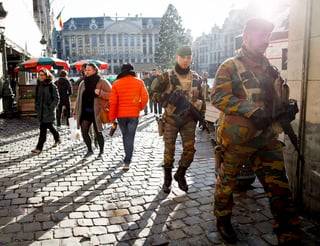 La alerta 'sigue siendo seria', pero ya no se considera 'inminente', dijo El primer ministro belga, Charles Michel. (EFE)