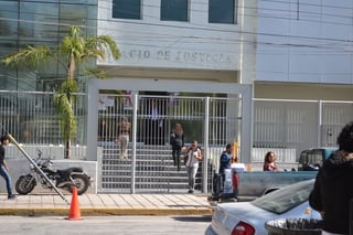 El imputado recibió sentencia absolutoria en el juicio oral celebrado en el Palacio de Justicia de Gómez Palacio. (ARCHIVO) 