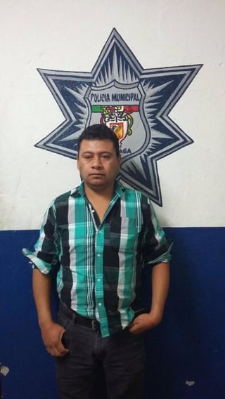 Arcadio González fue detenido por manejar en estado ebriedad en un vehículo oficial del ayuntamiento de Arteaga. (TWITTER)