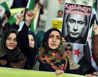 Rechazo. Las acciones de Putin encendieron los ánimos de la población turca, que se manifestó.