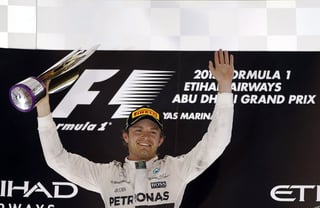  Rosberg se llevó su tercer Gran Premio consecutivo, luego de triunfar en México, Brasil y ahora Abu Dhabi. (EFE)