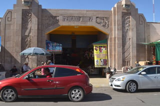 Remodelación. La segunda etapa de rehabilitación del mercado Juárez quedará suspendida por temporada navideña. (ANGÉLICA SANDOVAL)
