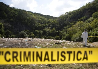 La PGR informó que la investigación ya no se centra en la incineración de los normalistas en el basurero de Cocula. (ARCHIVO)