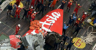 El avión Airbus 320-200 de AirAsia, vuelo QZ8501 se estrelló en aguas de la isla de Borneo con 162 personas a bordo el 28 de diciembre de 2014. (ARCHIVO)