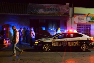 Un lava carros descubrió el cuerpo en el interior de una finca abandonada ubicada en avenida Juárez entre las calles 9 y 10. (EL SIGLO DE TORREÓN)