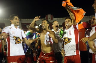 Atlético Huracán sorprendió al vencer a River Plate en las semifinales del torneo continental. (EFE)