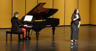El concepto. El pianista Bernardo Gaytán y la soprano Luz Alicia Ávila, integrantes del montaje.