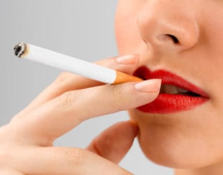 Proceso. El tabaco puede acelerar el proceso de la menopausia, señalan.