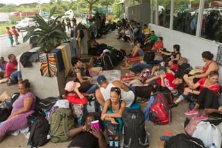 La desarticulación de bandas de tráfico de personas en Costa Rica ha sido señalada por su gobierno como la principal causa de que casi 8,000 migrantes cubanos quedaran varados en el país desde el mes de noviembre. (ARCHIVO)