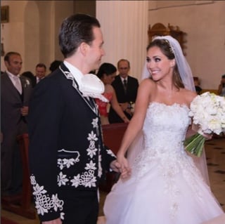 Anahí y Manuel Velasco se casaron el 25 de abril, en la Catedral de la Paz de San Cristóbal de las Casas. (INSTAGRAM)