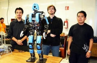 Se concentran en perfeccionar el funcionamiento, rendimiento y habilidades de NimbRo-OP, un humanoide programado para competencias nacionales e internacionales de futbol entre robots autónomos. (INTERNET)