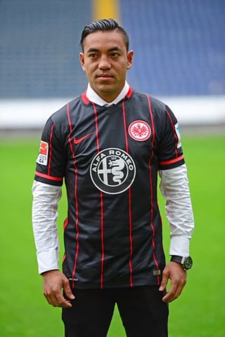 El futbolista mexicano se dijo con los ánimos a tope tras una charla con su compatriota del Bayer Leverkusen , Javier Hernández, a quien podría enfrentar hasta la jornada 30. (TWITTER)