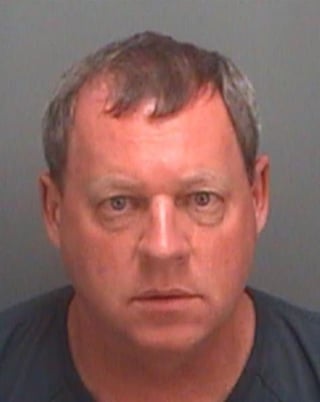 Stephen Pohl se declaró culpable el lunes de un cargo federal de acceder a pornografía infantil. (TWITTER)