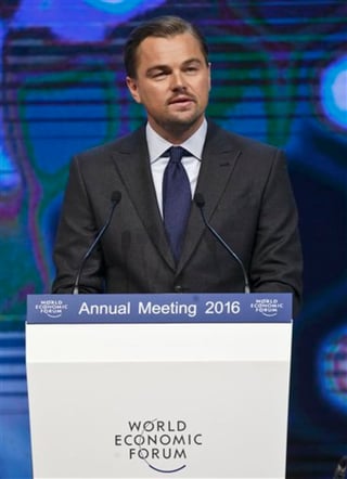 DiCaprio anunció en la ceremonia que su fundación va a donar otros 15 millones de dólares para proyectos ambientales. (AP)