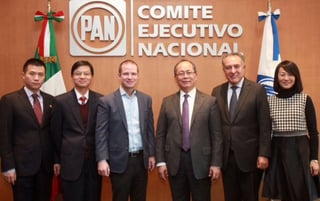 Anaya Cortés externó al diplomático la disposición del Partido Acción Nacional (PAN) con la cooperación internacional. (TWITTER)